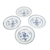 Set von zwölf unterglasurblauen Tellern. TEK SING/CHINA, 1820er Jahre. - Foto 4