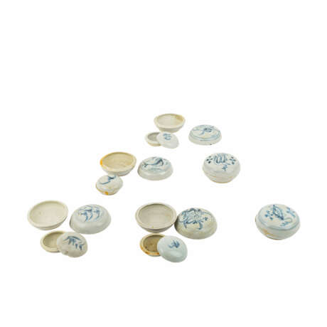 Set von 10 unterglasurblauen Deckeldöschen. TEK SING/CHINA, 1820er Jahre. - Foto 2