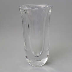 KOSTA BODA glass vase by GÖRAN WÄRFF, 20. Century