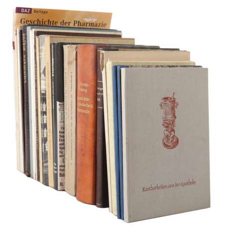 Umfangreiches Konvolut Pharmazie-Bücher 32-teilig unter anderem bestehend aus: Adlung/Urdang - Foto 1