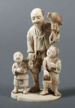 Okimono ''Falkner mit Söhnen'' Japan - Foto 1