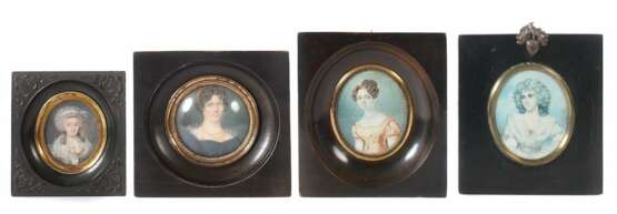Miniaturmaler des 19. Jahrhundert 4 Damenbildnisse - Foto 1