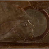 RUSSISCHER KÜNSTLER Mitte 20. Jahrhundert Relief mit einem Rotarmist - фото 1