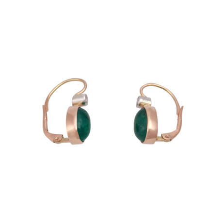 Ohrringe mit je 1 ovalen Smaragdcabochon und 1 Brillant, - Foto 2