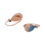Ohrringe mit Opalen in Tropfenform und je 1 Brillant, - photo 3