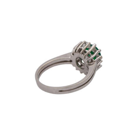 Ring mit Smaragddoublette und Brillanten, zusammen ca. 0,4 ct, - photo 3