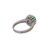 Ring mit Smaragddoublette und Brillanten, zusammen ca. 0,4 ct, - Foto 3