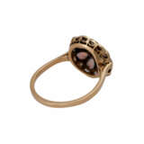 Ring in Blütenform aus 8 tropfenförmigen Opalen und kl. Diamanten - Foto 3