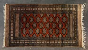 Orientteppich. PAKISTAN, 20. Jahrhundert, 200x125 cm