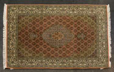 Orientteppich. PERSIEN, 20. Jahrhundert, ca. 158x106 cm