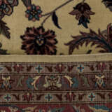 Orientteppich. ISFAHAN/CHINA, 20. Jahrhundert, ca. 377x278 cm - фото 2