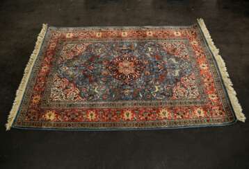 Orientteppich aus Kaschmirseide. 20. Jahrhundert, ca. 183x121 cm