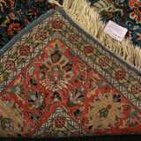 Orientteppich aus Kaschmirseide. 20. Jahrhundert, ca. 183x121 cm - photo 2