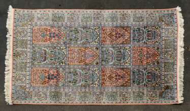 Oriental rug made of cashmere silk. 20. Century, approx. 190x123 cm