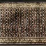 Orientteppich aus Kaschmirseide. 20. Jahrhundert, 417x304 cm - Foto 1