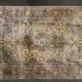 Orientteppich aus Kaschmirseide. 20. Jahrhundert, 331x249 cm - Foto 1