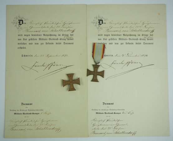 Mecklenburg-Schwerin: Militär-Verdienstkreuz, 1870, 1. und 2. Klasse mit Urkunden für einen Hauptmann im Generalstab der 22. Division. - photo 1