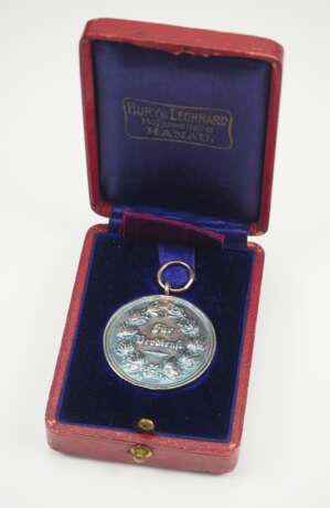 Reuss: Fürstlich Reussisches Ehrenkreuz, Silberne Medaille, 2. Modell (1902-1918), im Etui. - Foto 1