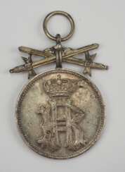 Reuss: Fürstlich Reussisches Ehrenkreuz, Silberne Medaille mit Schwertern.