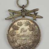 Reuss: Fürstlich Reussisches Ehrenkreuz, Silberne Medaille mit Schwertern. - фото 2