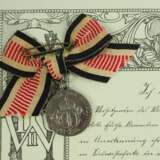 Südwestafrika-Denkmünze, in Stahl, mit Urkunde für die Gräfin von Itzenplitz zu Haus Tornow. - photo 3