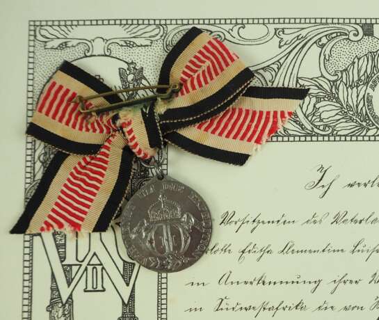 Südwestafrika-Denkmünze, in Stahl, mit Urkunde für die Gräfin von Itzenplitz zu Haus Tornow. - Foto 3