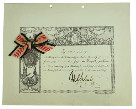 Südwestafrika-Denkmünze, in Stahl, mit Urkunde für die Gräfin von Itzenplitz zu Haus Tornow. - фото 4