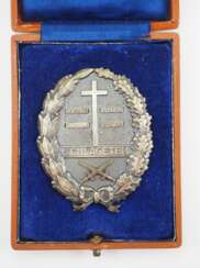 Freikorps: Schlageter-Gedächtnis-Bund Schild, 2. Form, mit den Spangen GRENZSCHUTZ 1919/20 und SPARTAKUS 1919/23, im Etui.