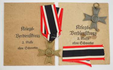 Kriegsverdienstkreuz, 2. Klasse, in Tüte - 2 Exemplare.