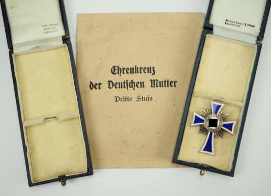 Ehrenkreuz der Deutschen Mutter, in Silber, im Etui. - Foto 1