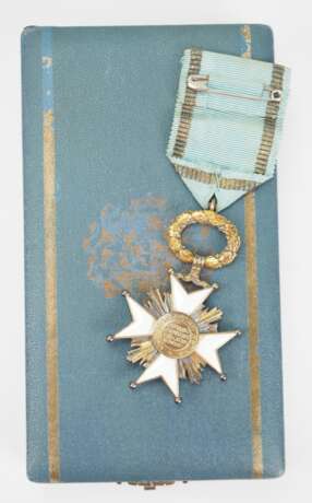 Lettland: Orden der drei Sterne, 1. Modell (1924-1940), Ritterkreuz, im Etui. - фото 2
