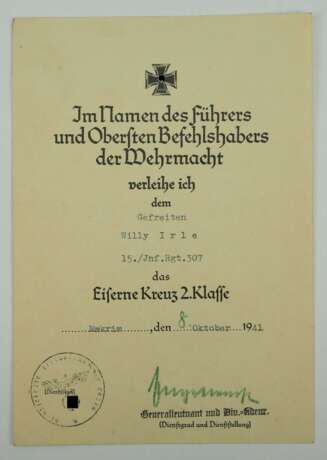 Eisernes Kreuz, 1939, 2. Klasse Urkunde für einen Gefreiten der 15./ Infanterie-Regiment 307 - Erwin Engelbrecht. - Foto 1
