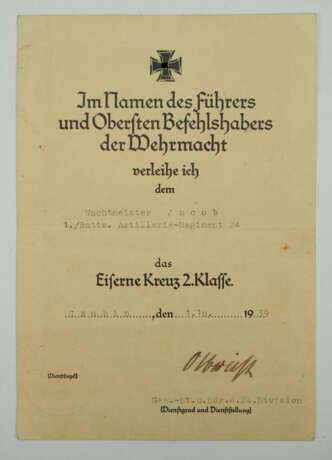 Eisernes Kreuz, 1939, 2. Klasse Urkunde für einen Wachtmeister der 1./ Bzugeschrieben Artillerie-Regiment 24 - Friedrich Olbricht. - photo 1