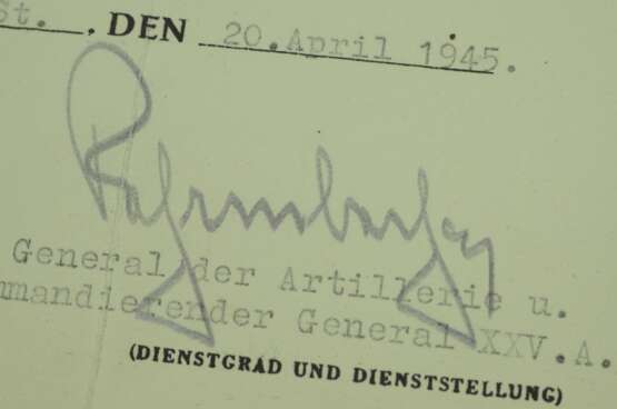 Kriegsverdienstkreuz, 1. Klasse mit Schwertern Urkunde für einen Major d.R.z.V. des Rgts. Stab/ Wehrmacht Rgt. Lorient 1 - Wilhelm Fahrmbacher. - фото 2