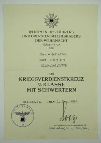 Kriegsverdienstkreuz, 2. Klasse mit Schwertern Urkunde für einen Obergefreiten der Kl. Kw. Kol. 2/229 - Ehrenfried Boege. - фото 1