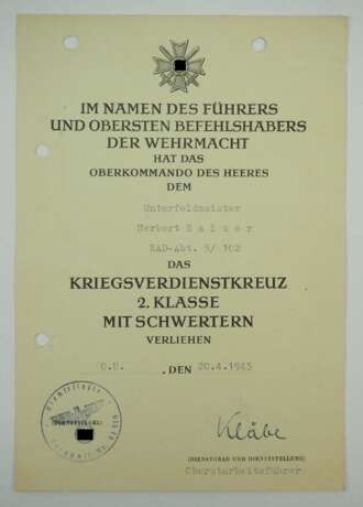 Kriegsverdienstkreuz, 2. Klasse mit Schwertern Urkunde für einen Unterfeldmeister der RAD-Abt. 5/102 - Kläbe. - Foto 1