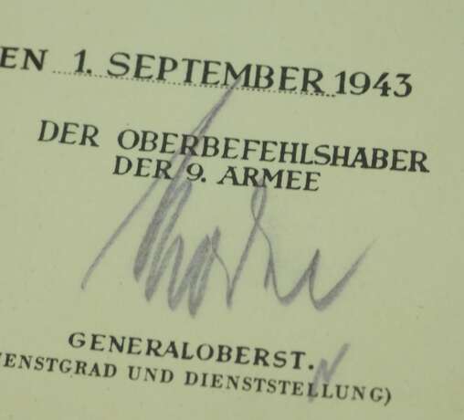 Kriegsverdienstkreuz, 2. Klasse mit Schwertern Urkunde für einen Unteroffizier der 1./ Sicherungs-Btl. 738 - Walter Model. - фото 2