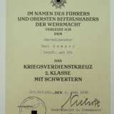 Kriegsverdienstkreuz, 2. Klasse mit Schwertern Urkunde für einen Oberzahlmeister des Verpflegungs Amt 371 - Hermann Niehoff. - Foto 1