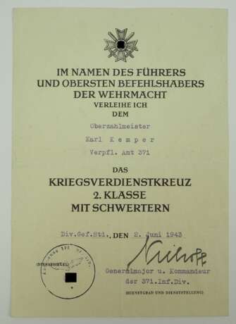 Kriegsverdienstkreuz, 2. Klasse mit Schwertern Urkunde für einen Oberzahlmeister des Verpflegungs Amt 371 - Hermann Niehoff. - photo 1