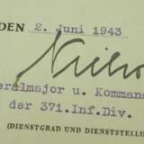Kriegsverdienstkreuz, 2. Klasse mit Schwertern Urkunde für einen Oberzahlmeister des Verpflegungs Amt 371 - Hermann Niehoff. - photo 2