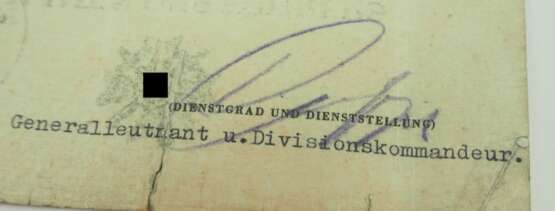 Kriegsverdienstkreuz, 2. Klasse mit Schwertern Urkunde für einen Obergefreiten im Stab II./ G.R. 1036 - Helmut Poppe. - Foto 2