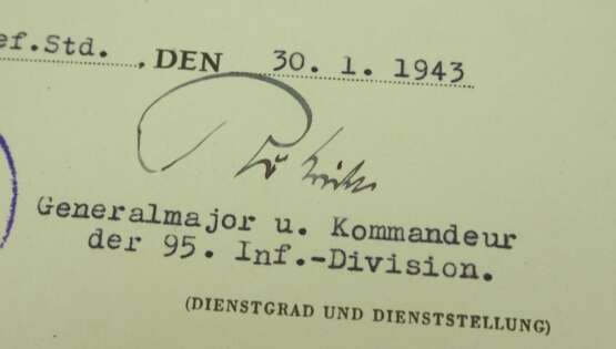 Kriegsverdienstkreuz, 2. Klasse mit Schwertern Urkunde für einen Gefreiten der 6./ Fahrkol. 195 - Edgar Röhricht. - Foto 2