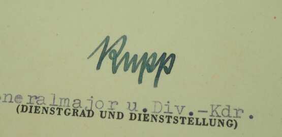 Kriegsverdienstkreuz, 2. Klasse mit Schwertern Urkunde für einen Gefreiten der Kr. Kw. Zug 2/97 - Ernst Rupp. - photo 2