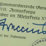 Kriegsverdienstkreuz, 2. Klasse mit Schwertern Urkunde für einen Leutnant der Beob. A.A. 44 - Alfred Streccius. - Foto 2