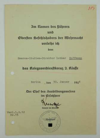 Kriegsverdienstkreuz, 2. Klasse Urkunde für einen Heeres-Studien-Direktor - Walter Kuntze. - фото 1