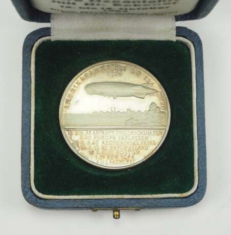 Zepplin: Silbermedaille auf dei Ozeanfahrt mit Dr. Eckener 1924, im Etui. - photo 2