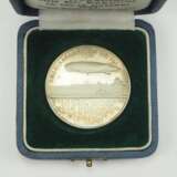 Zepplin: Silbermedaille auf dei Ozeanfahrt mit Dr. Eckener 1924, im Etui. - Foto 2