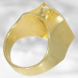Ring: interessanter Goldschmiedering mit Aquamarin und Brillanten, 18K Gelbgold - photo 3