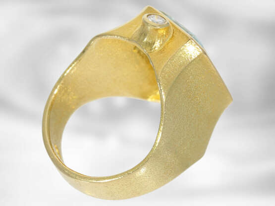 Ring: interessanter Goldschmiedering mit Aquamarin und Brillanten, 18K Gelbgold - фото 3