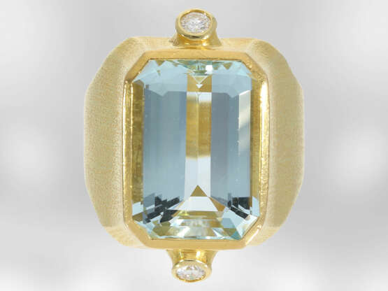 Ring: interessanter Goldschmiedering mit Aquamarin und Brillanten, 18K Gelbgold - Foto 4